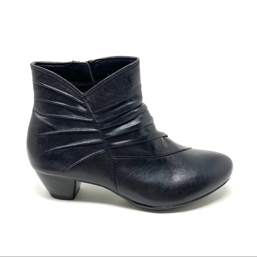 Josef Seibel Women's Amy 07 Ankle Boot black leather side zip
